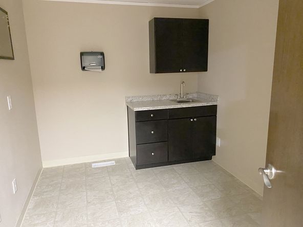 NEWLY REMODELED MEDICAL &/OR OFFICE SPACE: 800 SE 181st Ave, Portland, OR 97233